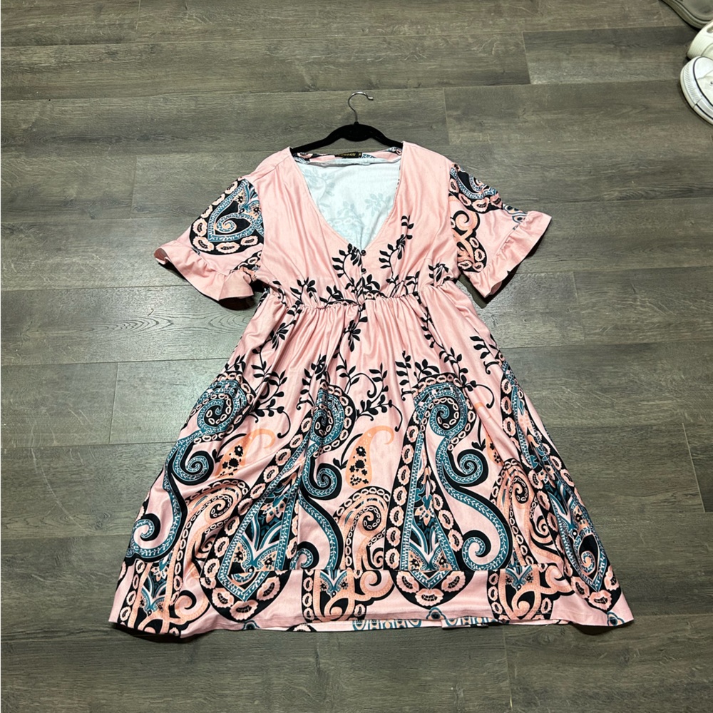 Women’s plus sized pink dress with design at bottom